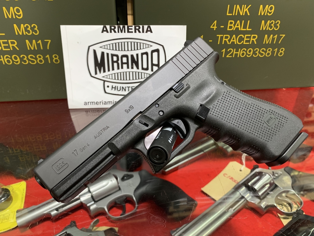 GLOCK 17 GEN 4 CALIBRE .9mm - Armeria Miranda