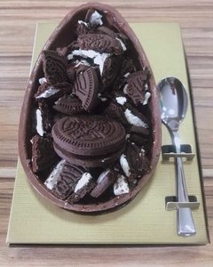 Ovo de Colher Chocolate C/Pedaços de Negresco (Opção Nª1) - Páscoa - 350g aprox. na internet