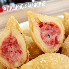 Coxinha de Calabresa Italiano Salgados Goiânia