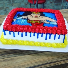 Feminino - Torta com Papel de Arroz - Tema da sua festa - Italiano Salgados - Goiânia