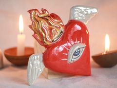 Corazón Sagrado de ceramica, Joya de pared, con toques oro y tornasol