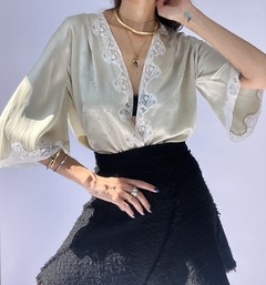 Blusa em cetim de seda bordado - Frou Frou Vintage – Vintage Store
