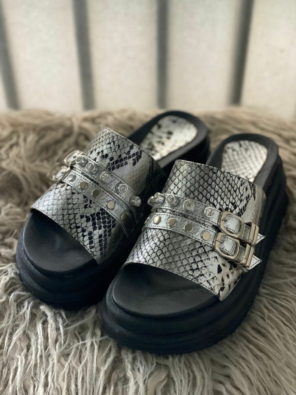 Sandalias Karol G R ptil Platino Mithandbags