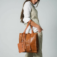 Tote Anabella Cuero Croco Suela - comprar online