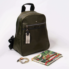 Mochila Greta Tela Impermeable verde militar - comprar online