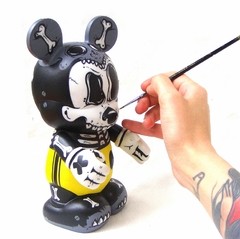 Skulled Mickey Art Toy - tienda online