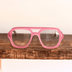 anteojos de madera (patillas) y acetato color rosa brillante traslucido (frente) estilo aviador modelo Barker Lite marca Nomade