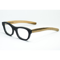 anteojos de madera (patillas) y acetato (frente) color negro mate de forma rectangular para colocar lentes de aumento modelo Paris marca Nómade ( vista lado izquierdo)