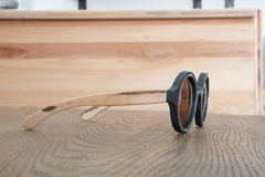 anteojos de madera y acetato con aro de acero inoxidable modelo Sondrio marca Nómade. Gafas de sol de forma redonda