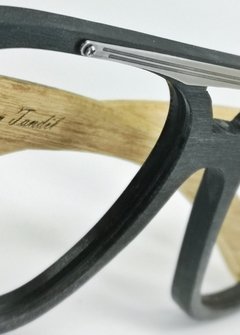 anteojos de madera (patillas) y acetato (frente) color negro estilo aviador para colocar lentes de aumento modelo Barker marca Nómade ( vista parcial )