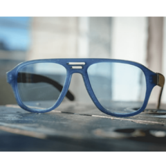 anteojos de madera (patillas) y acetato (frente) color azul con forma aviador para lentes de aumento modelo Patagonia marca Nomade vista frente