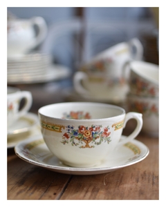 Imagen de Juego de té y postre de loza inglesa Grindley creampetal para 6v(mínimo detalle en el pico, ver últimas fotos)