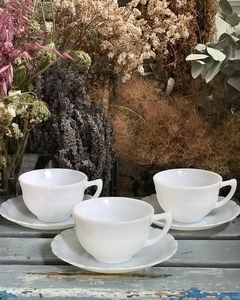 Oferta #25 set de 5 tazas de té con plato de opalina blanca