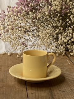 Taza de café con plato Woods Ware Jasmine amarillo