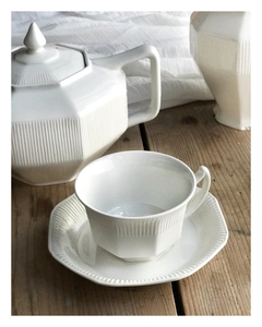 Taza de té con plato de loza inglesa blanca Woods & Sons