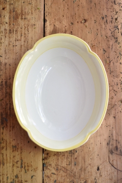 Ensaladera oval de loza inglesa Johnson Bros amarillo pastel (Mide 27 cm x 21 cm x 8 cm de alto) - comprar online