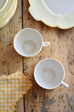 Taza de té sin plato de loza inglesa Johnson Bros amarillo pastel (craquel en la parte interna de la taza) - comprar online