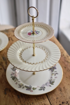 Masitero triple con platos de porcelana inglesa Minton y Aynsley (27, 23 y 16 cm)