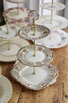 Masitero triple con platos de porcelana Aynsley (24, 17 y 14 cm)