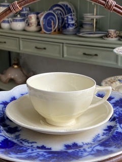 Taza de té con plato de loza inglesa combinada (taza Grindley, plato Woods Ivory)