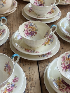 Trío de té de porcelana inglesa Aynsley (taza de té con plato y plato de postre)