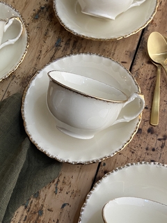 Taza de té con plato de loza inglesa Grindley creampetal marfil y dorado - comprar online