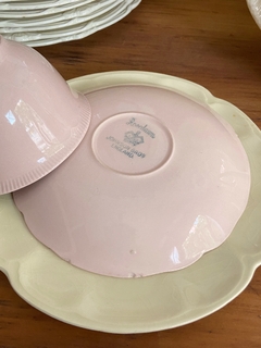 Taza de té con plato de loza inglesa rosa Johnson Bros Rosedawn (mini chip en el dorso del plato, ver foto) - comprar online