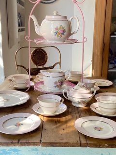 Imagen de Juego de té y postre para 6 de loza inglesa Swinnertons (el bouquet interior de algunas tazas puede tener desgaste de color, leer la descripción con lo que incluye)