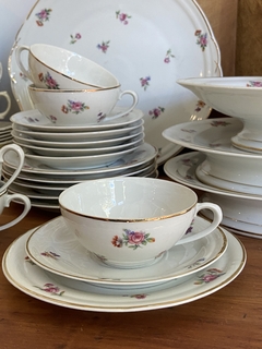 Trío de té de porcelana francesa flores y dorado - comprar online