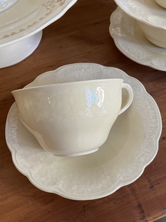 Imagen de Juego de té de loza inglesa Meakin para 6 (una taza tiene mínimo detalle en un borde)