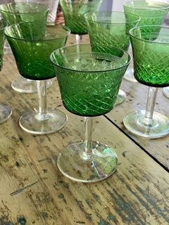10 copas verdes talladas y grabadas al ácido para vino blanco (miden 11,5 cm de alto x 7,5 cm de diámetro)