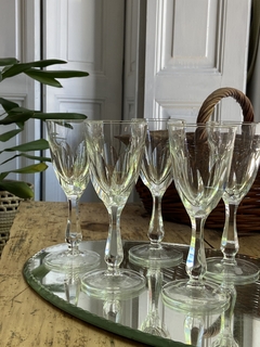 10 copas de cristal para vino (miden 17,5 cm de alto x 7 cm de diámetro)