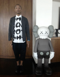 Figura KAWS 130 cm