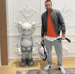 Figura KAWS 130 cm