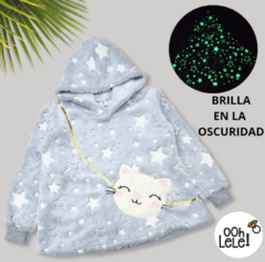 Buzo que brilla en la oscuridad sale