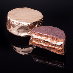 Alfajor triple Dark de Dulce de Leche al Baileys de Xocoa Luxury Chocolates - comprar online