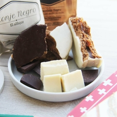 Alfajor Monje Negro Bañado con Chocolate Blanco - comprar online