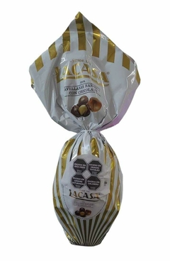 Huevo de Pascua de Chocolate con leche decorado con Avellanas bañadas x 200 grs Lacasa