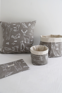 Almohadon Gris Animales Blanco