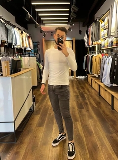 Jean gris oscuro skinny fit on internet