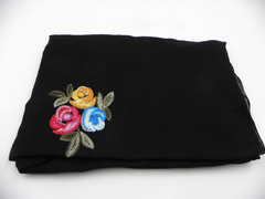 Imagen de PASHMINA BORDADA ROSES