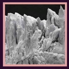 Pañuelo Glaciar Blanco y Negro con marco Rosa en internet