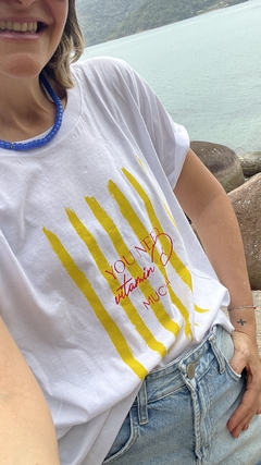 Remera MUCHA VITAMIN D amarillo