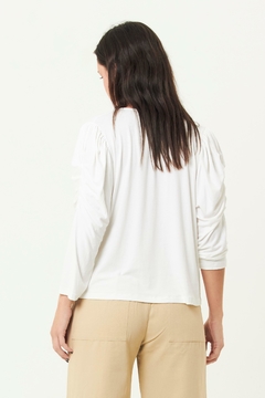 Remera CASIOPEA off white - comprar online