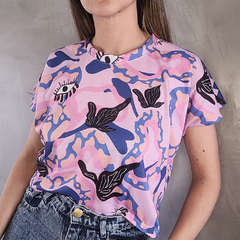 Remera Crop Pink Eyes en internet