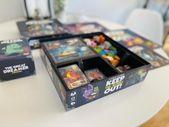 Keep The Heroes Out - Caixinha Boardgames