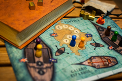 Cidades Sombrias #1: Tortuga 1667 - Caixinha Boardgames