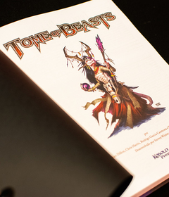 Tome of Beasts: Bestiário Fantástico - Vol. 1 - Caixinha Boardgames