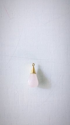 Pingente Amor gota / quartzo rosa / ouro 18k