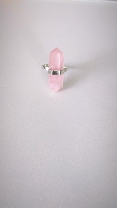 Anel ponta quartzo rosa